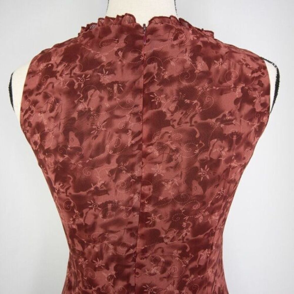 Vintage floral print sleeveless sheath dress with ruffle neck detail - Picture 12 of 16